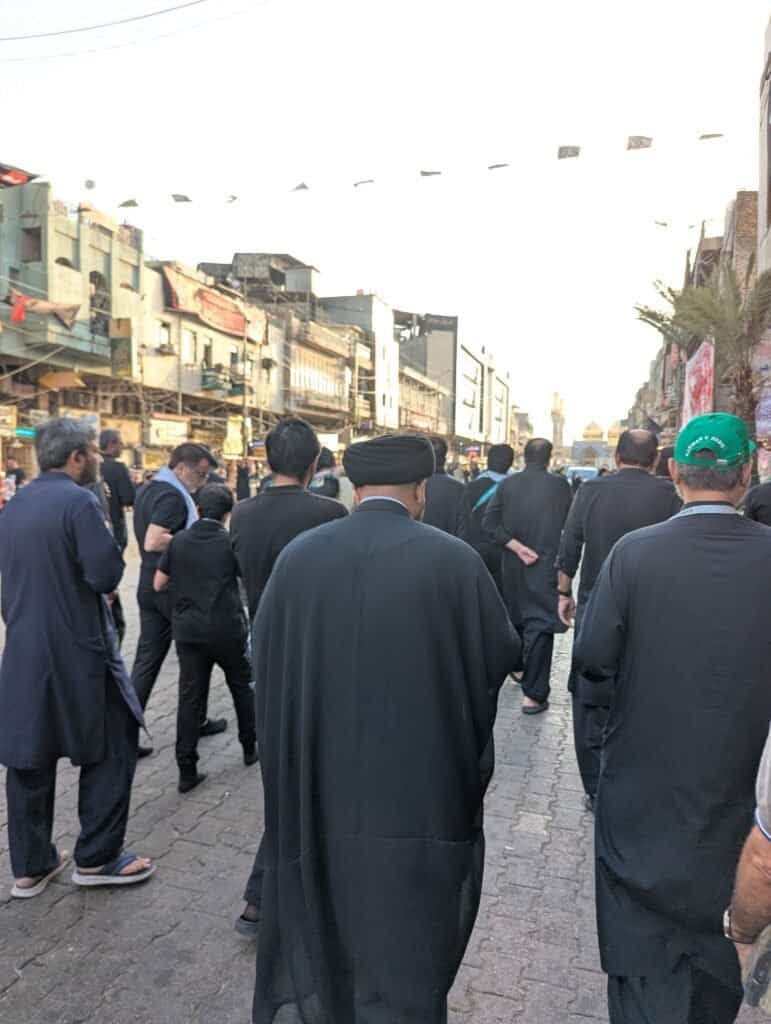 Best Time to Perform Umrah - pilgrims walking near the Haram